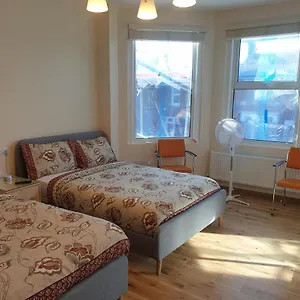Luxury Spacious 2 Bedroom 4 Mins From Ilford Stn. Free Parking Apartamento Londres